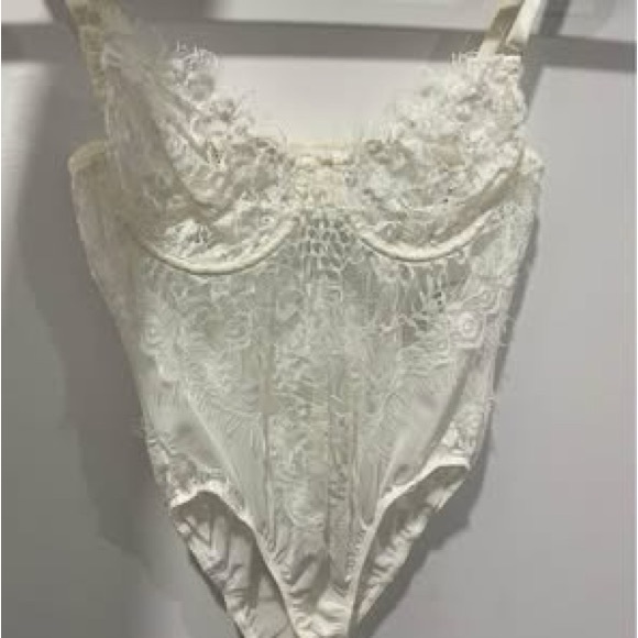 Small White Lace Bodysuit - Picture 2 of 2